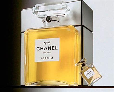 Da Chanel n.5 a Musk: i profumi Aldeidati 